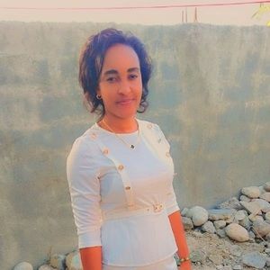 Meet your Posher, Acelia